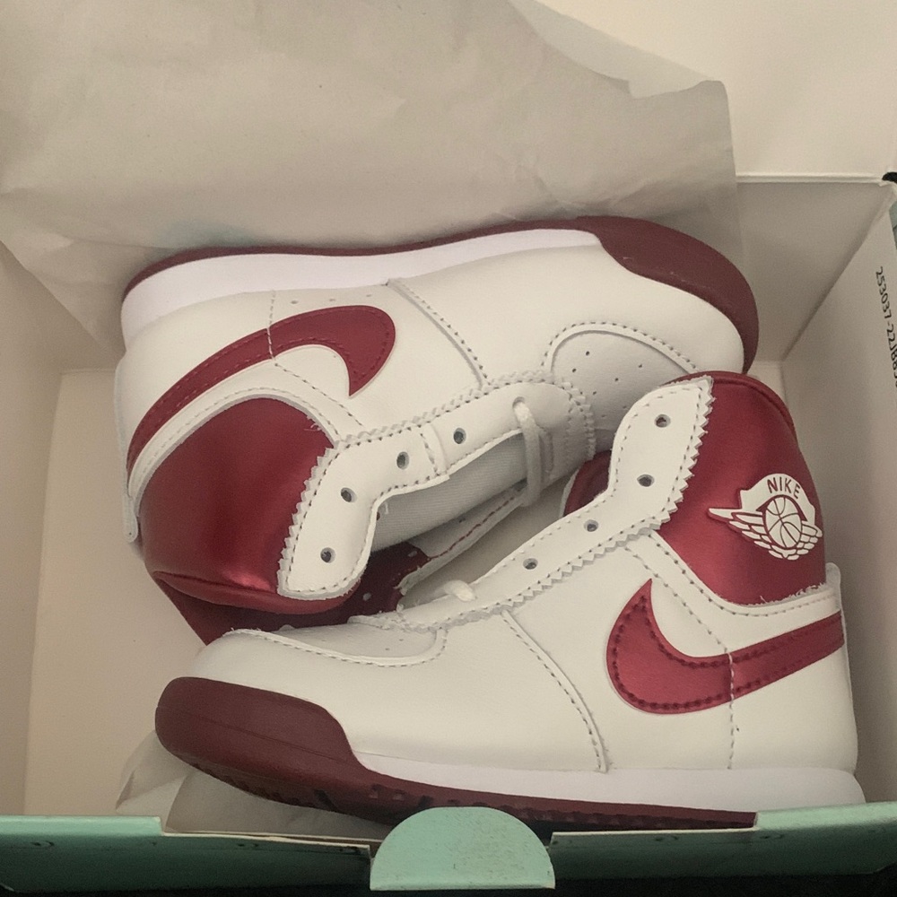 Nike Kids High-Top Sneakers - White and Red